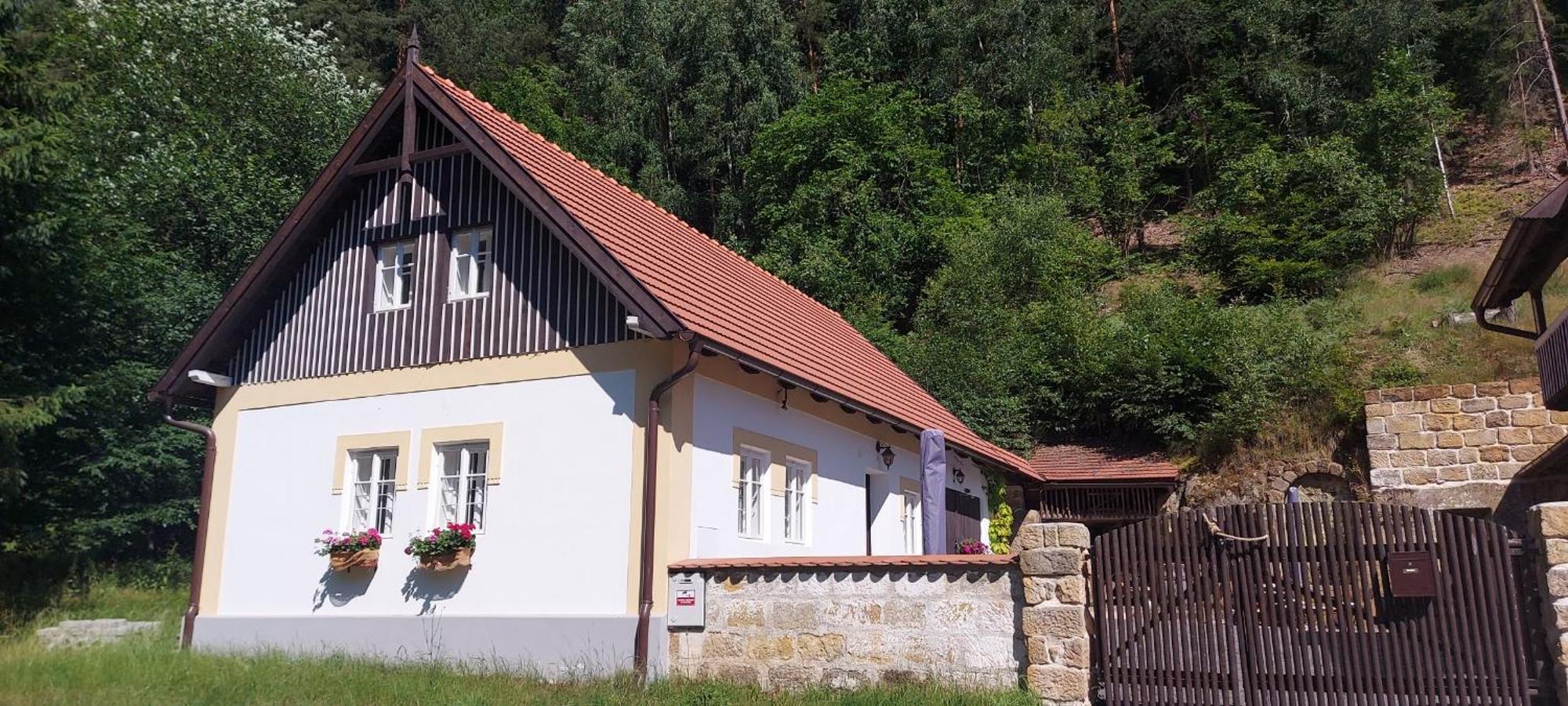 Leśni Chalupa Hlucov Kokorin Exterior foto